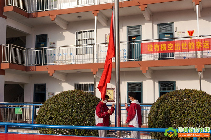 擂響中考戰(zhàn)鼓 奮斗百日夢(mèng)圓——徐州市第三十三中學(xué)舉行2022屆中考百日沖刺誓師大會(huì)